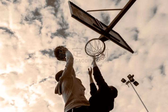 马卡：与中东和俄罗斯不同，美资正在通过收购改变欧洲足球