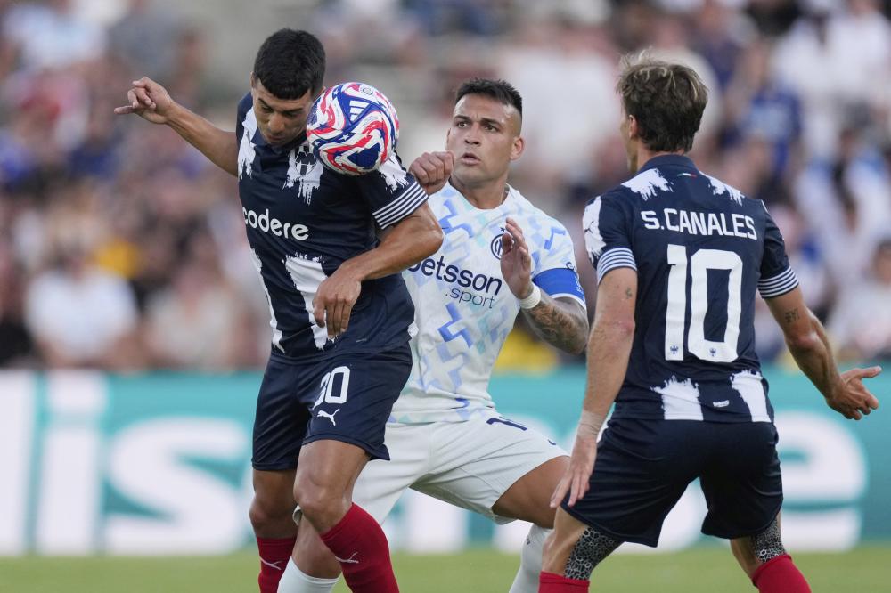 邮报：曼联希望姆伯莫等人对伯恩茅斯后去非洲杯，将进行谈判